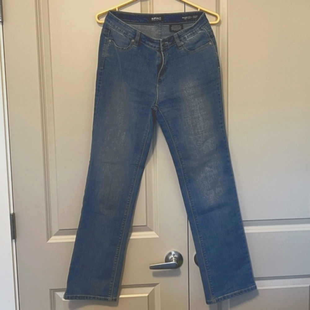 Midrise Buffalo Jeans Size 6x30 - Picture 1 of 5